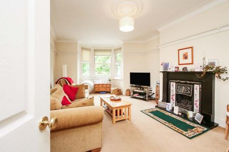 4 bedroom semi-detached house to rent - Photo 4