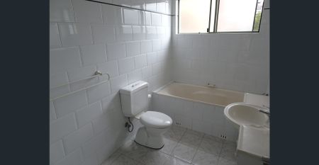 ***Modern 3 Bright & Sunny Bedrooms With Open View*** - Photo 5