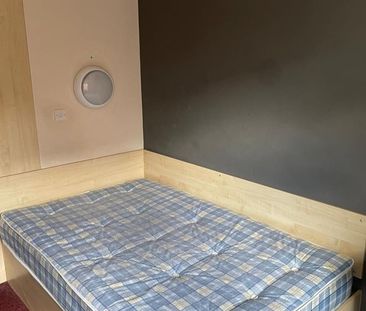 Room in a Shared Flat, Edward St, S3 - Photo 4