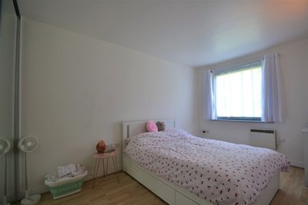 Flat to rent - Deals Gateway, London, SE13 - Photo 4