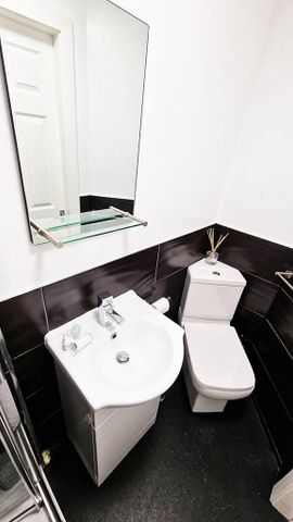 1 bedroom in a house share to rent - Photo 5