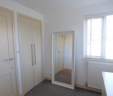 4 bedroom semi-detached house to rent - Photo 5