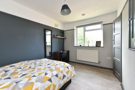 6 bedroom semi-detached house to rent - Photo 4