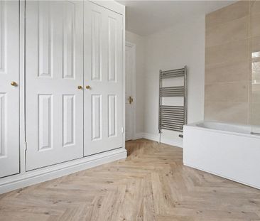 A beautifully presented and spacious furnished apartment set over t... - Photo 2