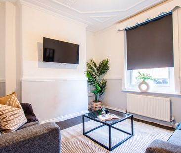 4 Bed End Terrace, Colton Road, LS12 - Photo 2