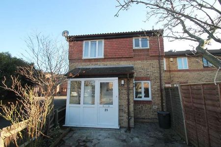 Blunden Close, Dagenham, RM8 - Photo 4