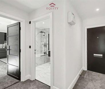 Bullsmoor Lane, Enfield, EN3 - Photo 3