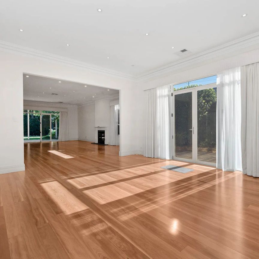 Luxury Family Living in Prestigious Joslin – Executive Villa with Exceptional Space & Style - Photo 1