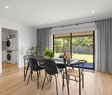 Beautifully Renovated Home – Walk to the Beach, Parks & Transport –... - Photo 6