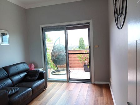 Stunning 3 Bedroom Penthouse Apartment with private lift - Comes fully furnished - Photo 3