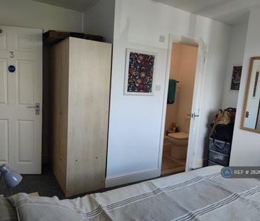 1 bedroom in a house share to rent - Photo 2