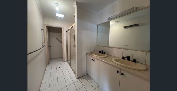 Four-Bedroom Family Home Minutes from Central Shepparton - Photo 1