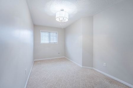 For Lease - 5195 Angel Stone Drive, Mississauga, Ontario - Photo 2