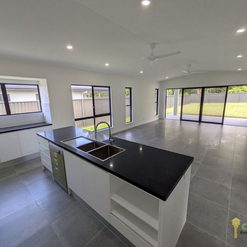 Fully Fenced & Pet Friendly Stylish & Spacious Home in the Northern Beaches!! - Photo 1
