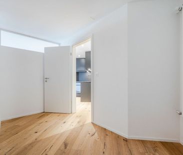 NEW CONSTRUCTION: Completely renovated 2.5-room apartment with balcony - Photo 3