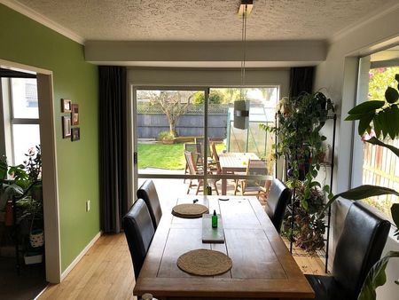 Large, warm 3 bedroom home, Hoon Hay - Photo 2