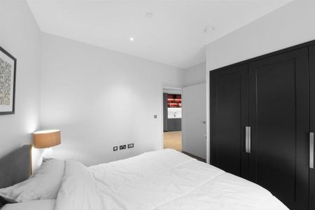 Lyell Street, Canary Wharf, E14 - Photo 3