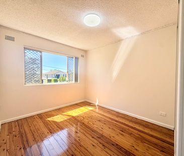 Modern 2-Bedroom Unit in Convenient Location - Photo 2