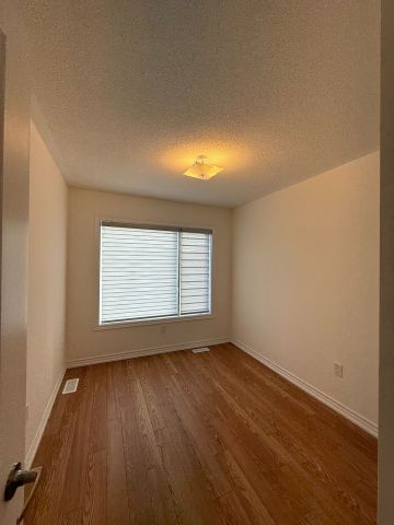 For Lease - 39 Tamworth Terrace, Barrie, Ontario - Photo 2