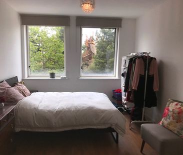 4 Bed Maisonette, Park View Mansions, E20 - Photo 4