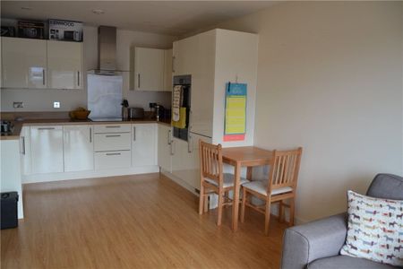 Top floor apartment with rooftop views over Newbury, in the heart of the town centre - Photo 2