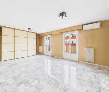 Location Appartement 2 pièces 48m² NICE 06300 - Photo 3