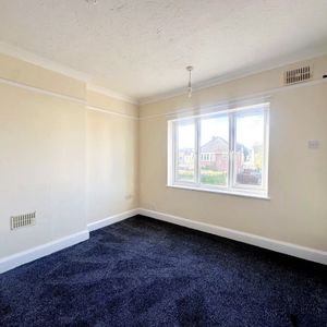 PETERBOROUGH - Photo 2