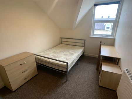 Feversham Crescent, Wigginton Road - P2111 - Photo 3