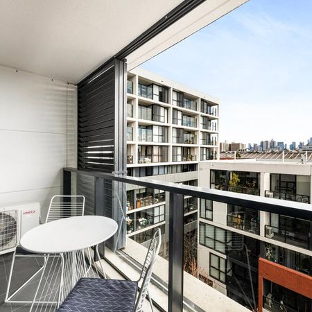 Effortless Inner-City Living with city skyline views - Photo 2