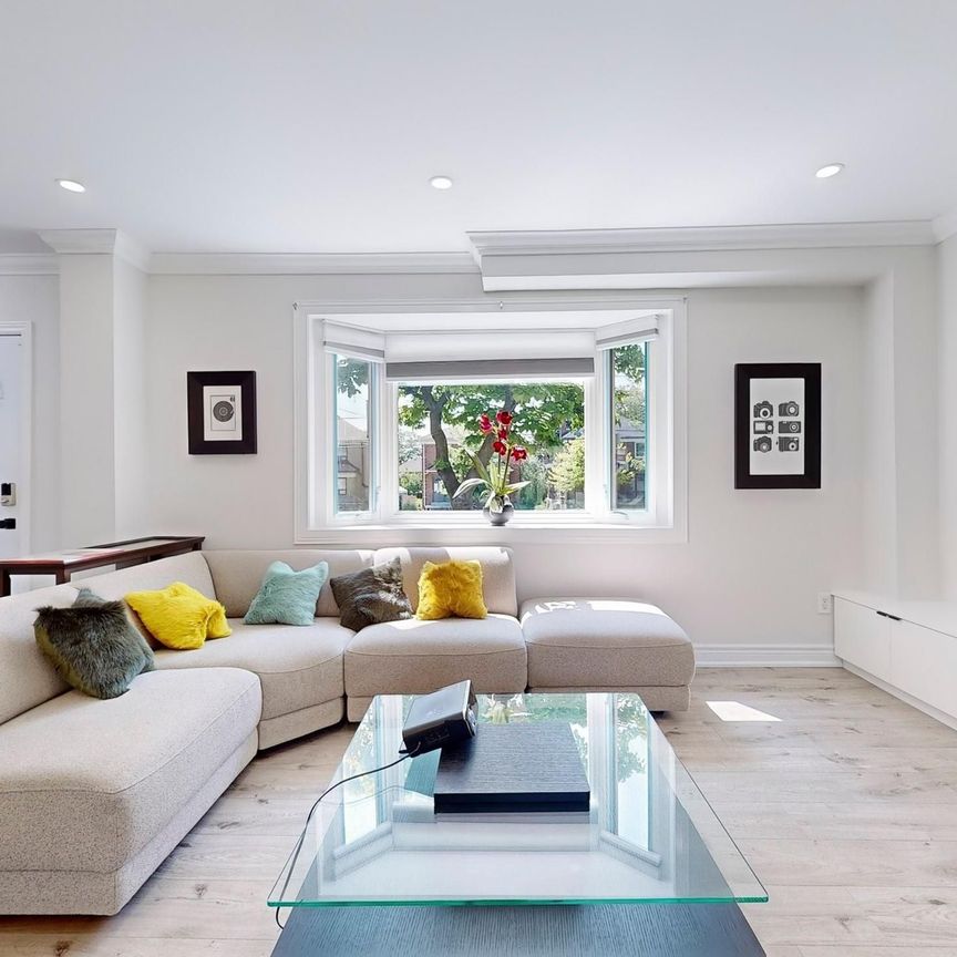 For Lease - 657 Pharmacy Avenue Unit# Main, Toronto, Ontario - Photo 1