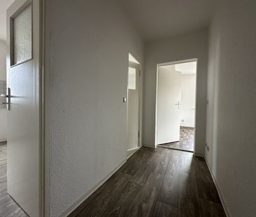 Gemütlicher Rückzugsort im Grünen – Ideale 2-Zimmer-Wohnung in Reus... - Photo 2