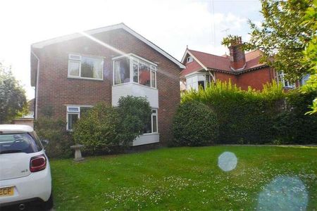 Beccles Court,beccles Road, BN11 - Photo 2