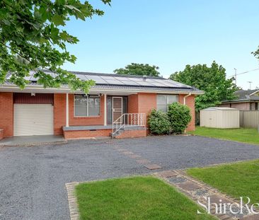 Family-friendly single level living - Photo 1