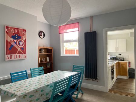 4 bedroom house - Photo 2