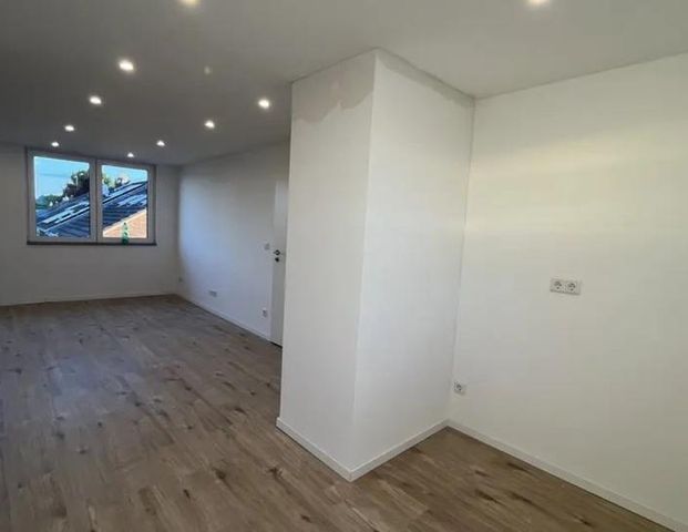 ERSTBEZUG NEU AUSGEBAUTE DG WHG IN RUHIGER ZENTALER LAG - Foto 1