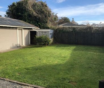 This well-presented three-bedroom, single-bathroom home offers comf... - Photo 6