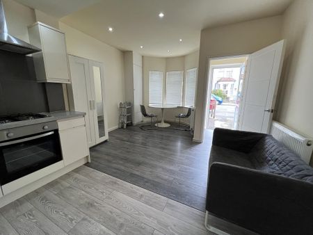 1 bedroom ground floor flat to rent - Photo 2