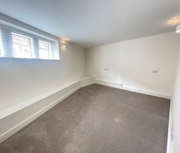 Green Lane, Wolverton - Photo 1