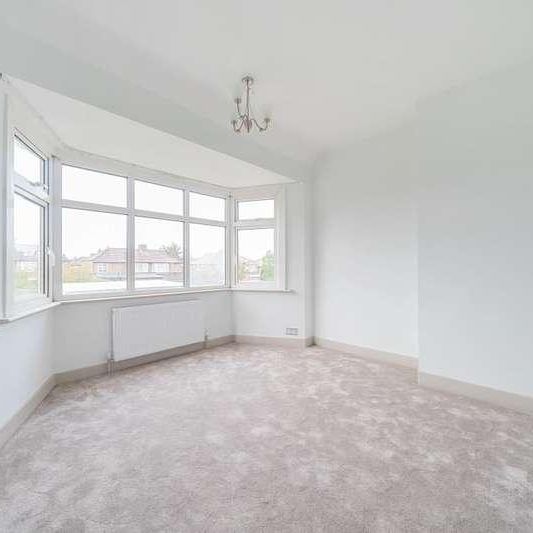 Peareswood Gardens, Stanmore, HA7 - Photo 1