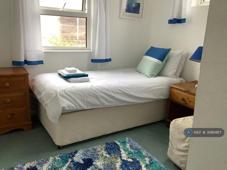 2 bedroom terraced house to rent - Photo 4