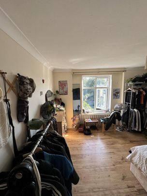 4 bedroom flat to rent - Photo 1