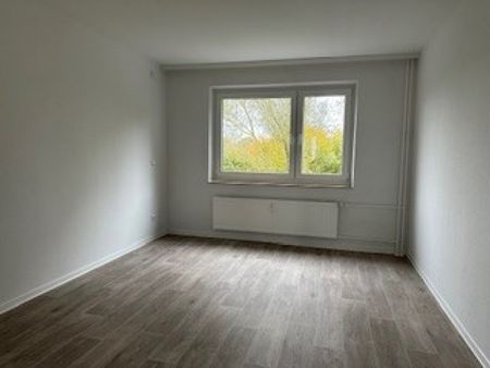 frisch sanierte 3,5-Zi-Wohnung in der Helsinkistr. 96 in Kiel zu vermieten! Otto Stöben GmbH - Photo 2