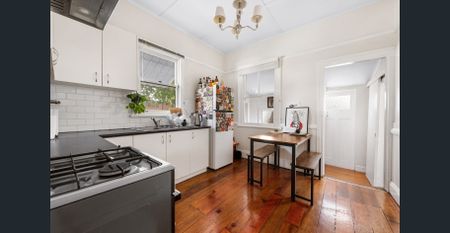 Charming home in prime location - Photo 3