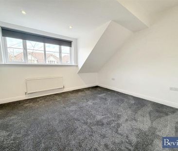 3 bedroom semi-detached house to rent - Photo 3