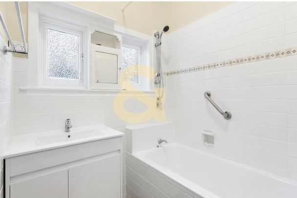 Character Bungalow with Huge Yard, Perfect Maroubra Location - Photo 1