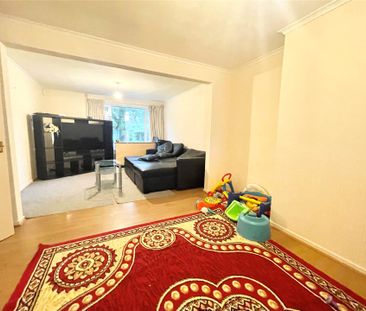 3 bedroom House in Tallis Lane, Reading - Photo 1