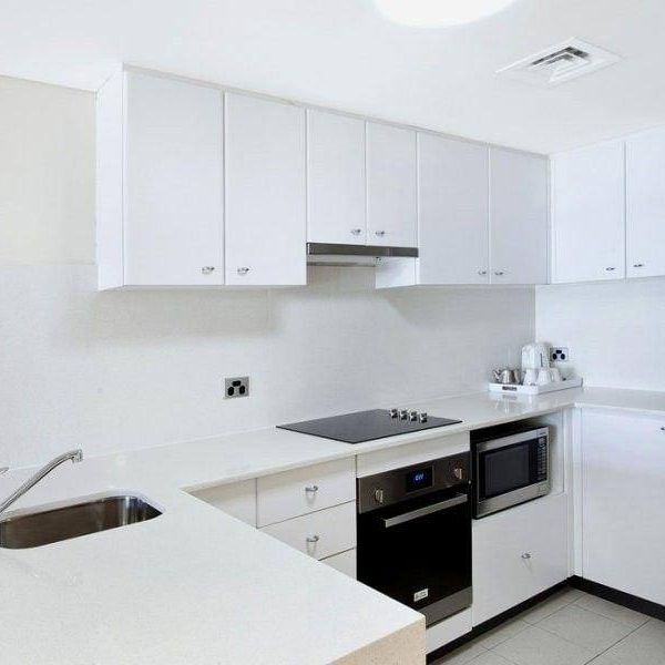 "GRANDE ESPLANADE" MANLY - FULLY FURNISHED APARTMENT - HOLIDAY & SHORT TERM RENTAL OK - Photo 1