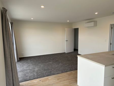 New three-bedroom home - Photo 2