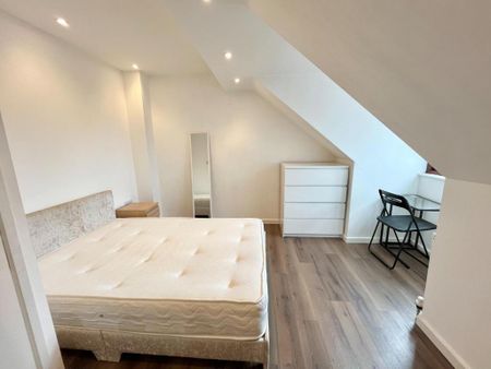 1 bedroom in a house share to rent - Photo 2