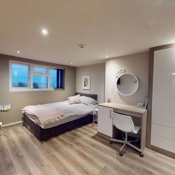 5 bedroom flat to rent - Photo 1